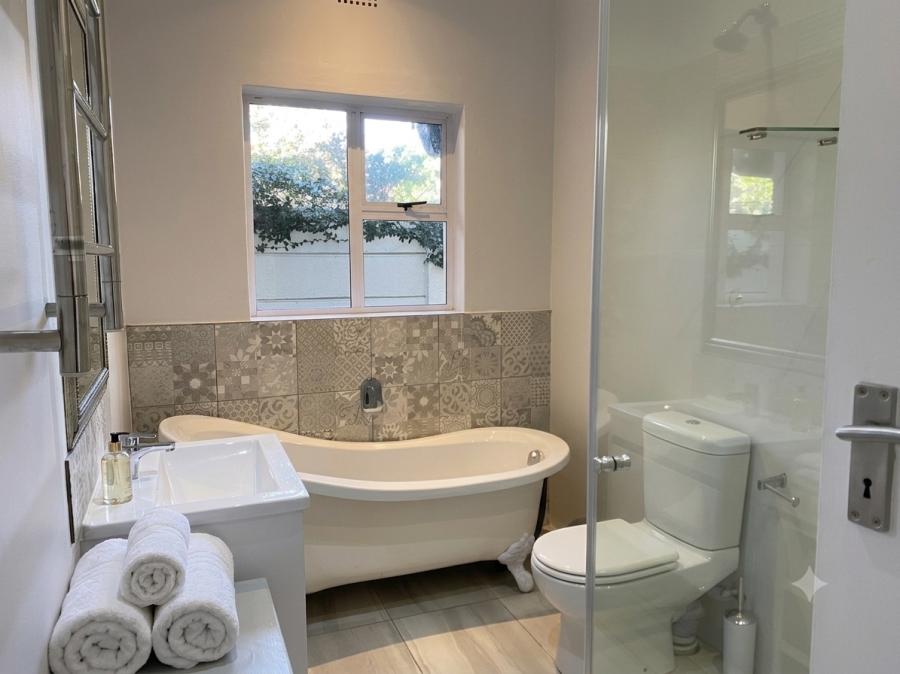 To Let 4 Bedroom Property for Rent in Leisure Isle Western Cape